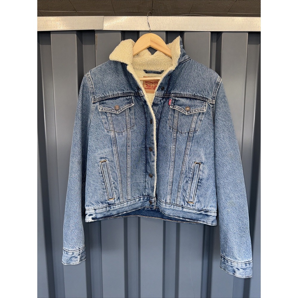 Levi's Original Sherpa Trucker Jacket in Light Wash Denim Large